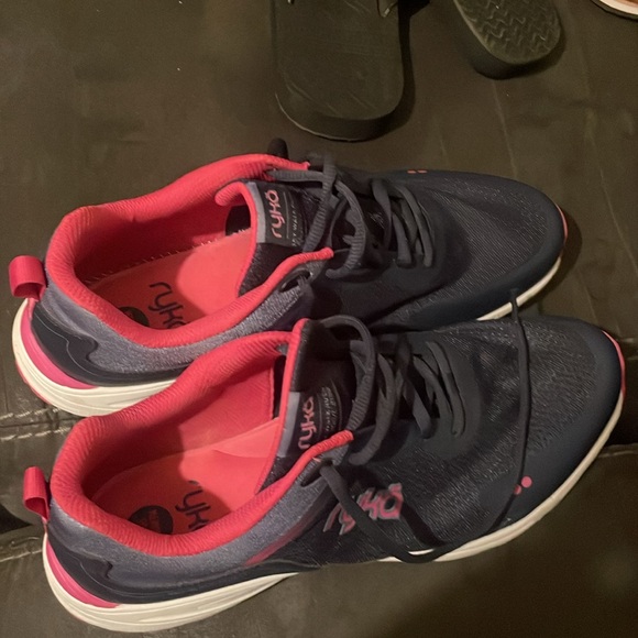 Really nice Ryka Skywalk rush Size 11W women’s tennis shoes. - Picture 2 of 2
